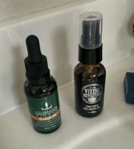 Pre-shave Oils for men shaving with sensitive skin. Pre-shave Oil ensures a smooth shave and comfortable shave