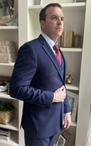 3-piece-suit with red tie